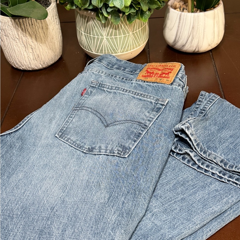 Levi’s w36 L32   Style 514 Pants